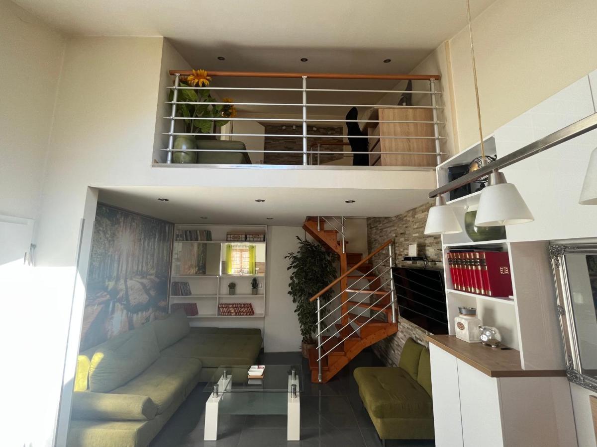 Hiza Apartment Pula Bagian luar foto